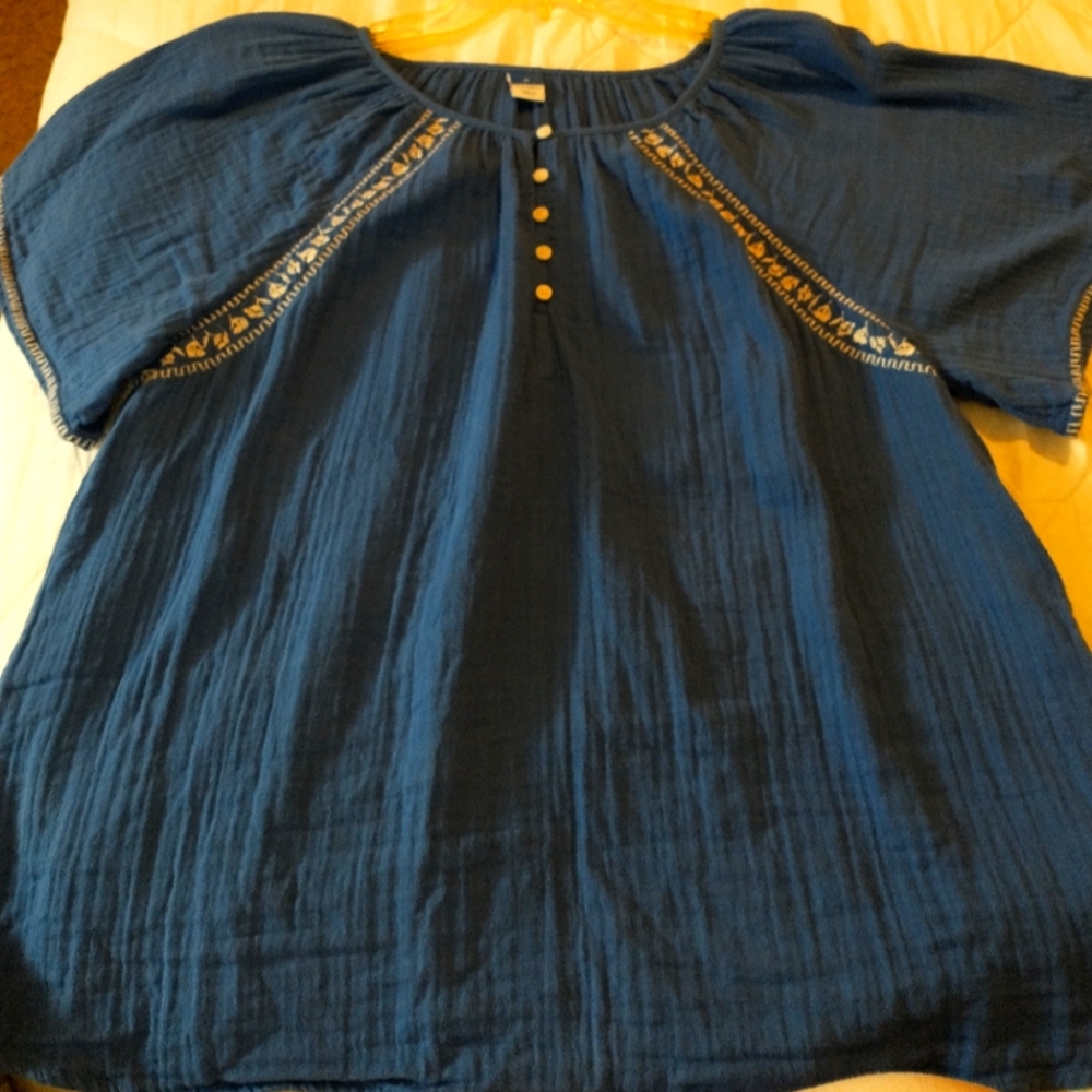 GUC Old Navy Blue Embroidered Blouse